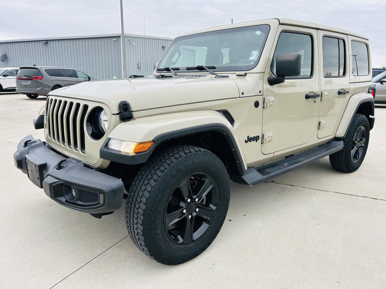 Used 2022 Jeep Wrangler Unlimited Sahara AWD/4WD image 29