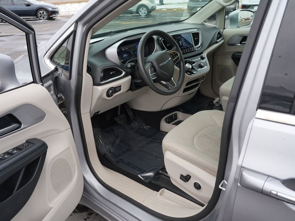 Used 2018 Chrysler Pacifica Touring Plus image 13