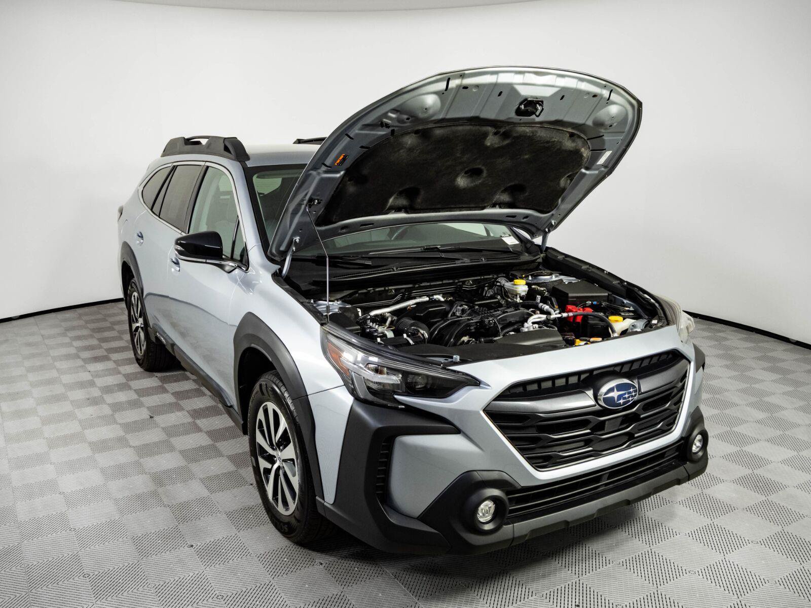 Used 2024 Subaru Outback Premium AWD/4WD image 31