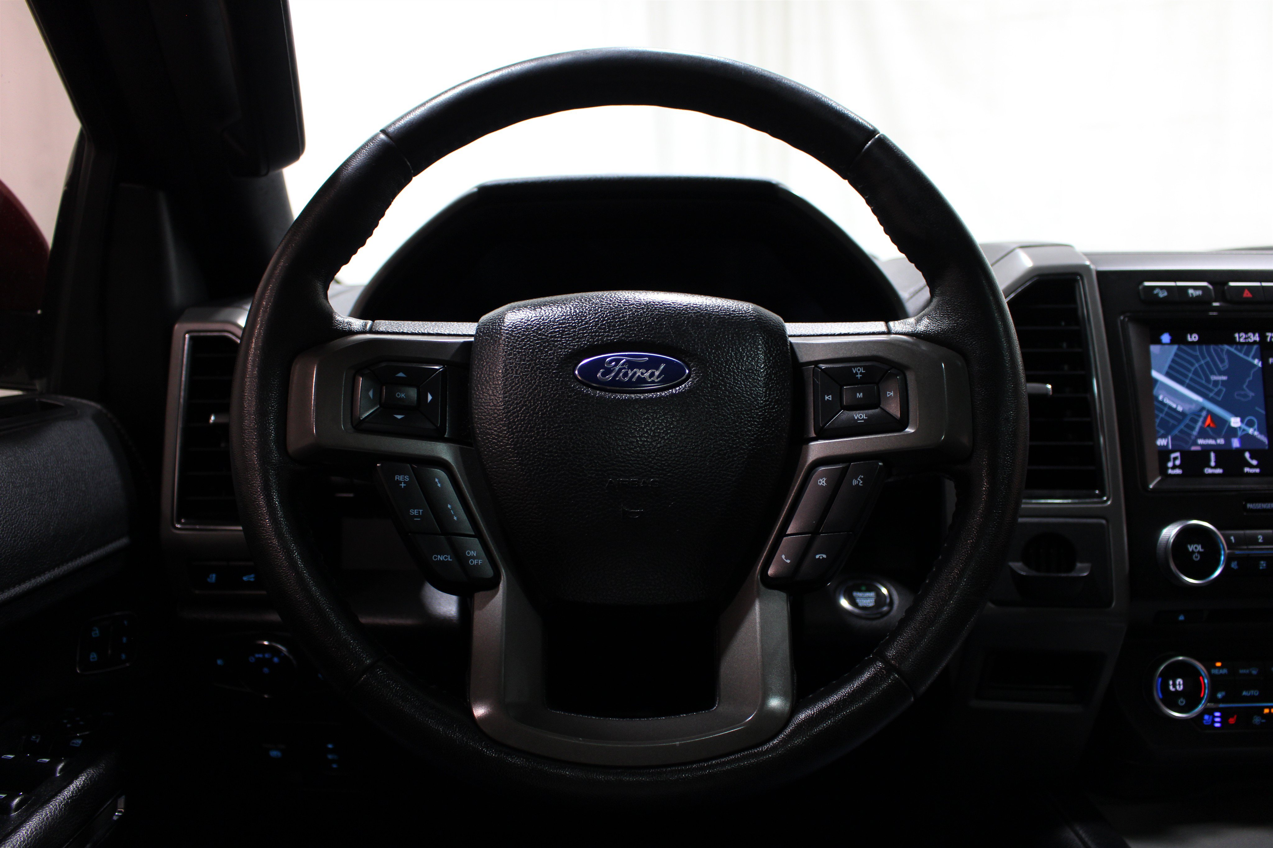 Used 2018 Ford Expedition XLT w/ Equipment Group 202A AWD/4WD image 11