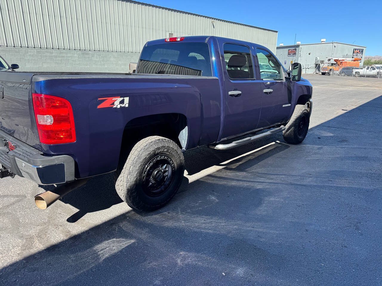 Used 2010 Chevrolet Silverado 2500 LT w/ Interior Plus Package AWD/4WD image 9