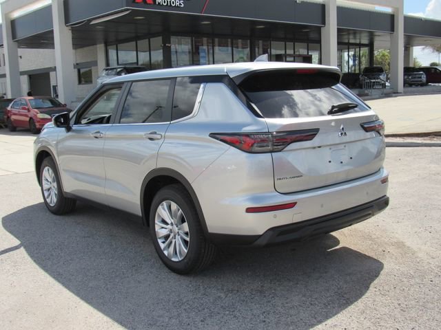 New 2026 Mitsubishi Outlander ES image 6