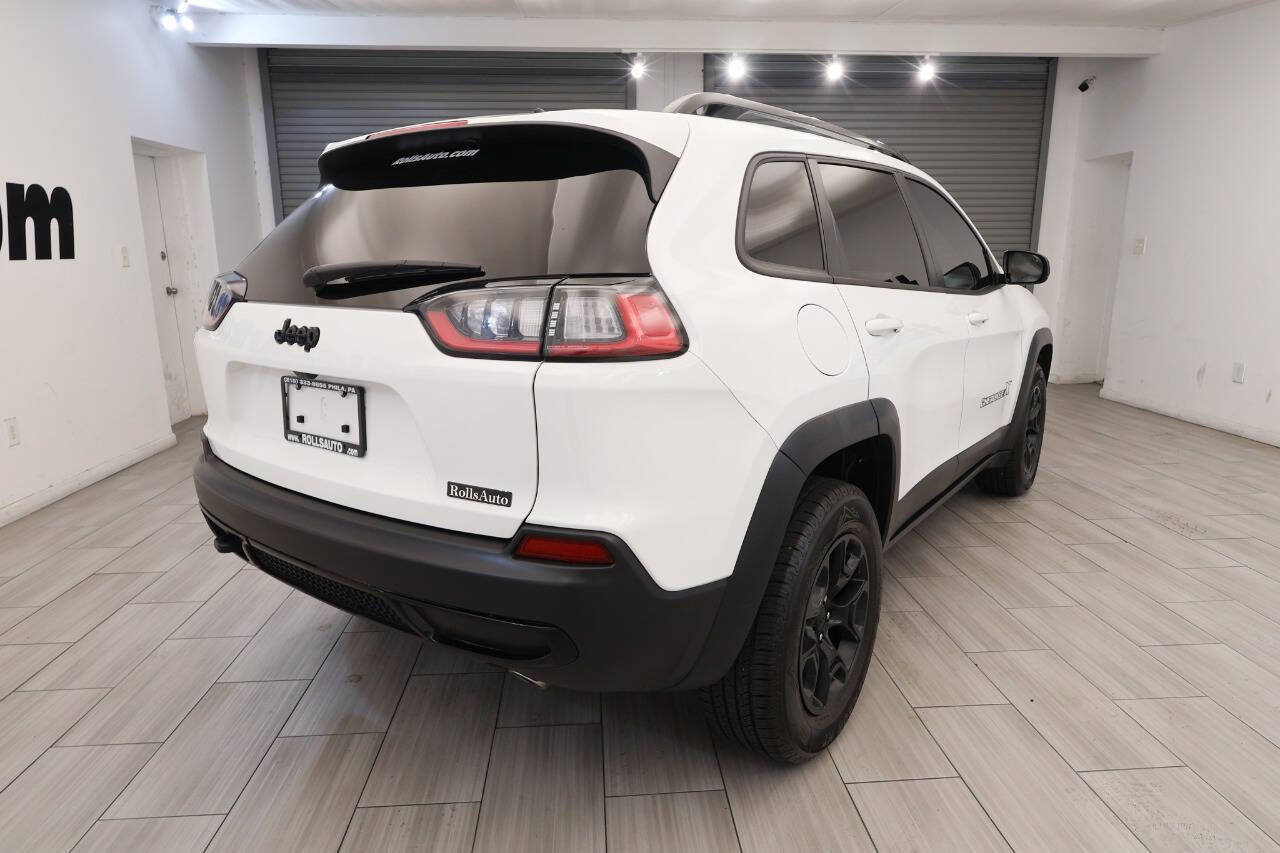 Used 2022 Jeep Cherokee Latitude AWD/4WD image 5