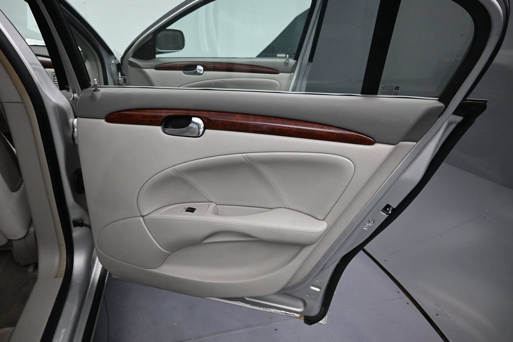 Used 2009 Buick Lucerne CX FWD image 22