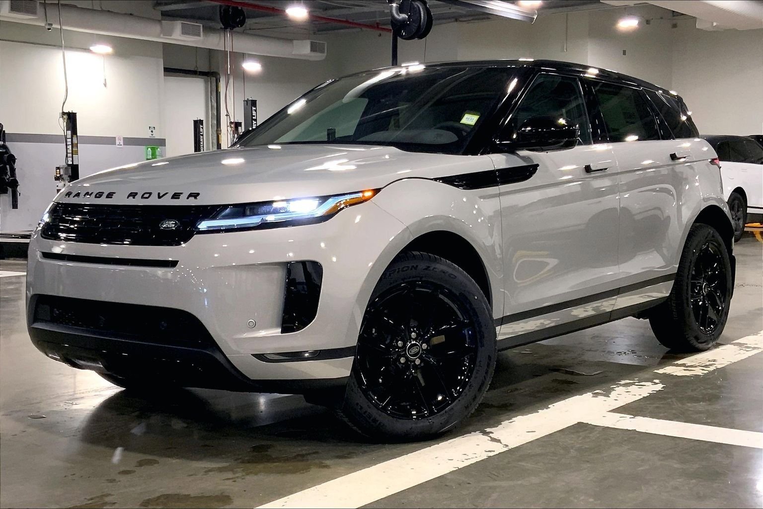 New 2026 Land Rover Range Rover Evoque S image 1