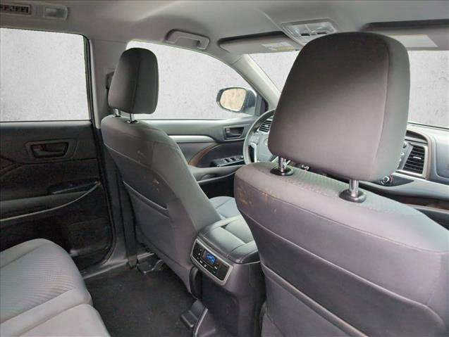Used 2014 Toyota Highlander LE FWD image 21
