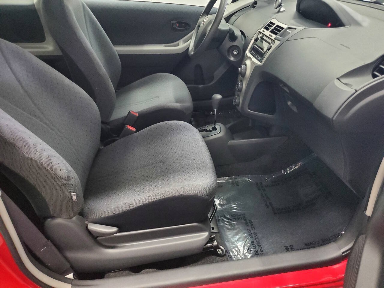 Used 2010 Toyota Yaris 2-Door Hatchback FWD image 13