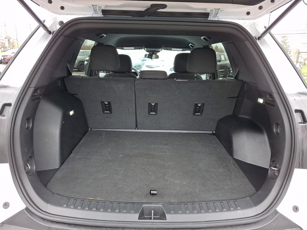 Used 2026 GMC Terrain Elevation image 18