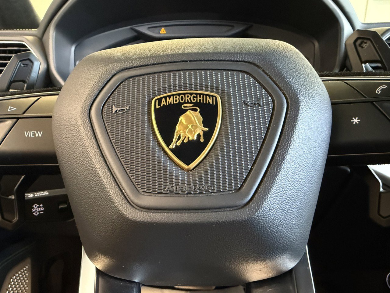 Used 2022 Lamborghini Urus image 23