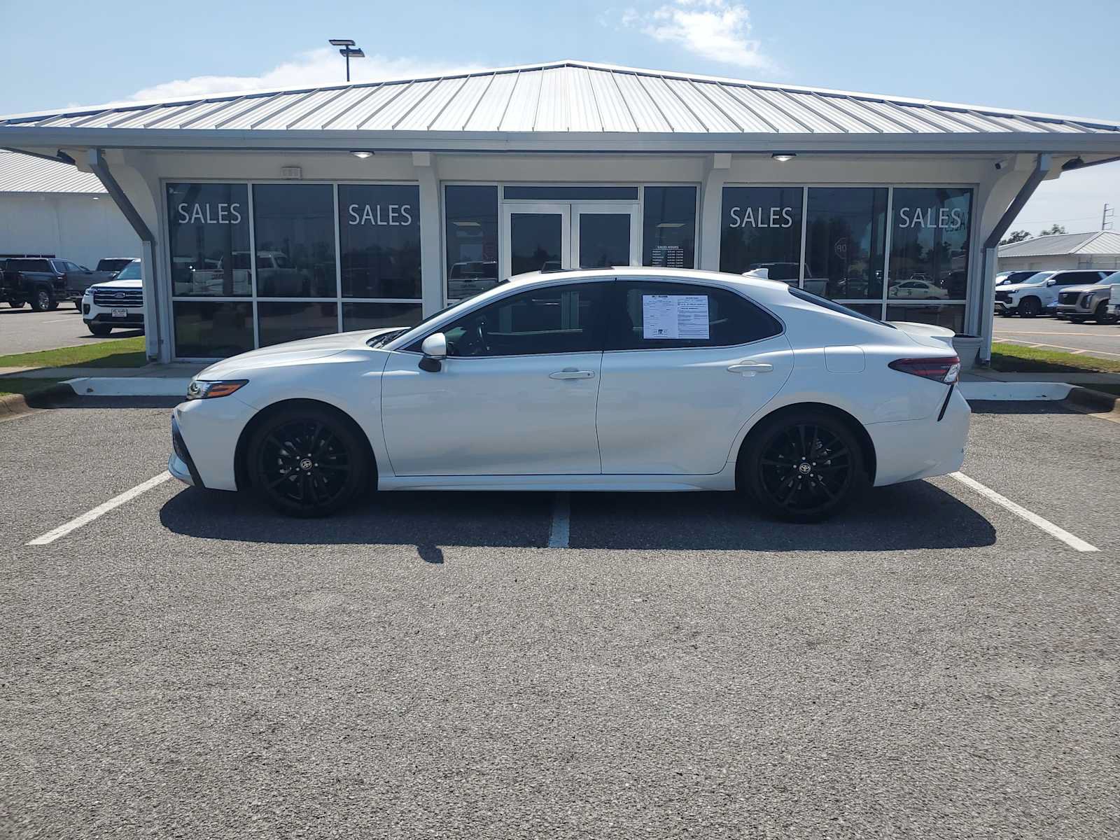 Used 2024 Toyota Camry XSE w/ Navigation Package FWD image 2