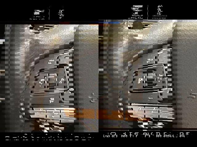 Used 2023 Cadillac Escalade Premium Luxury image 15