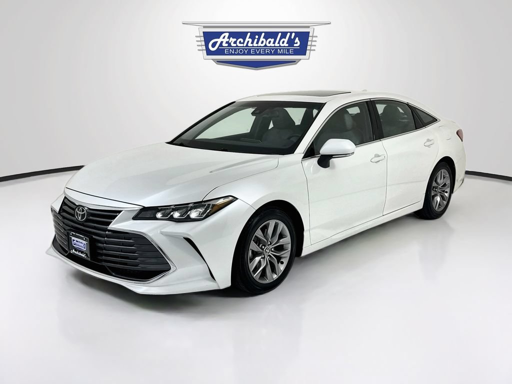 Used 2022 Toyota Avalon XLE w/ Moonroof Package FWD image 3