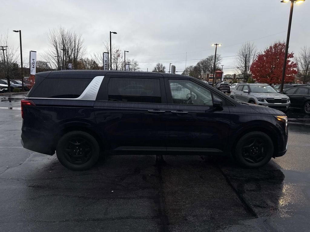 Used 2025 Kia Carnival image 8