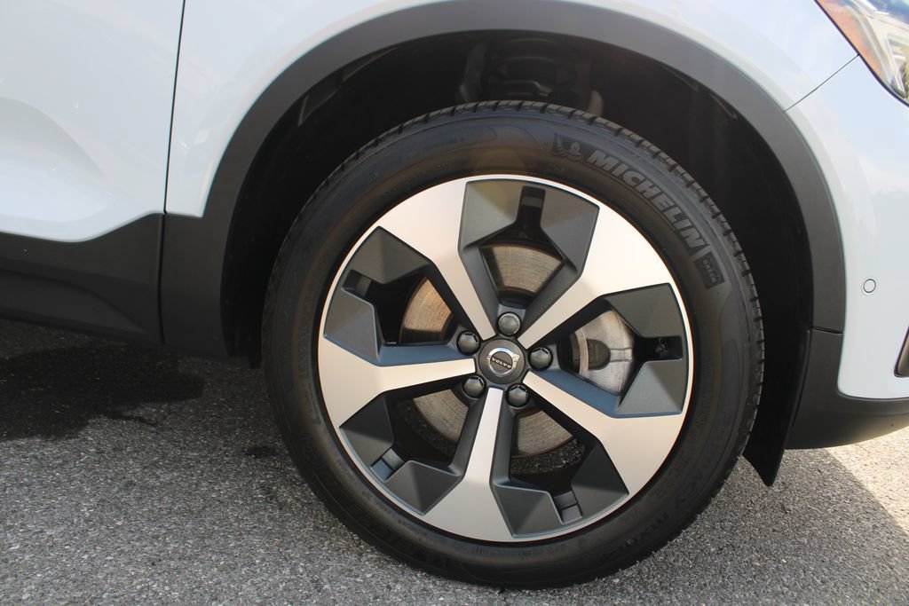 Used 2026 Volvo XC40 B5 Plus w/ Protection Package Premier AWD/4WD image 31