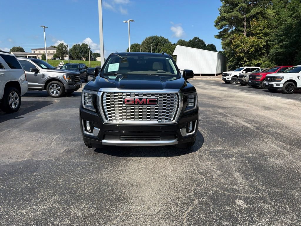 Used 2021 GMC Yukon XL Denali w/ Denali Ultimate Package AWD/4WD image 8
