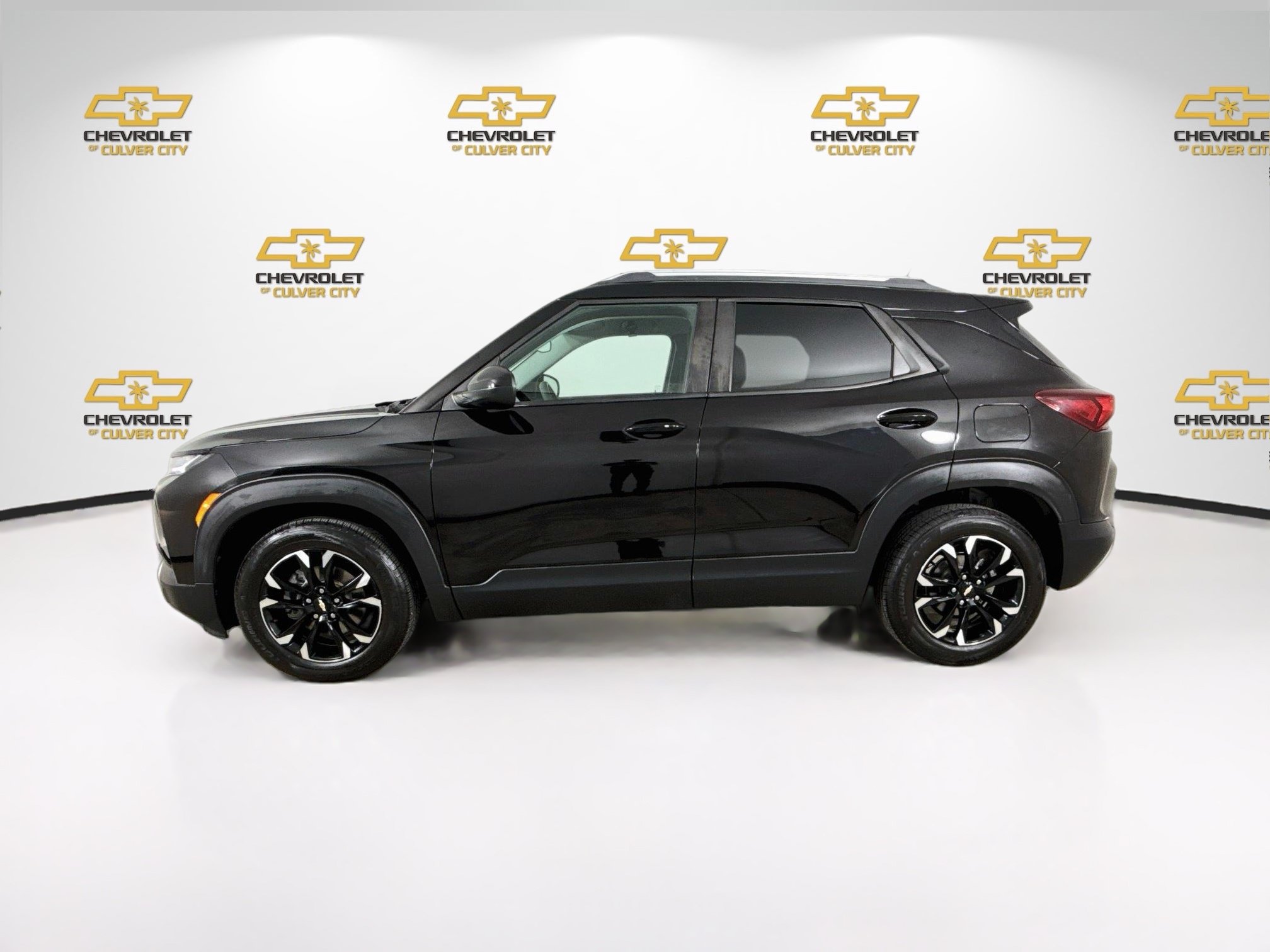 Used 2021 Chevrolet TrailBlazer LT w/ Driver Confidence Package FWD image 5