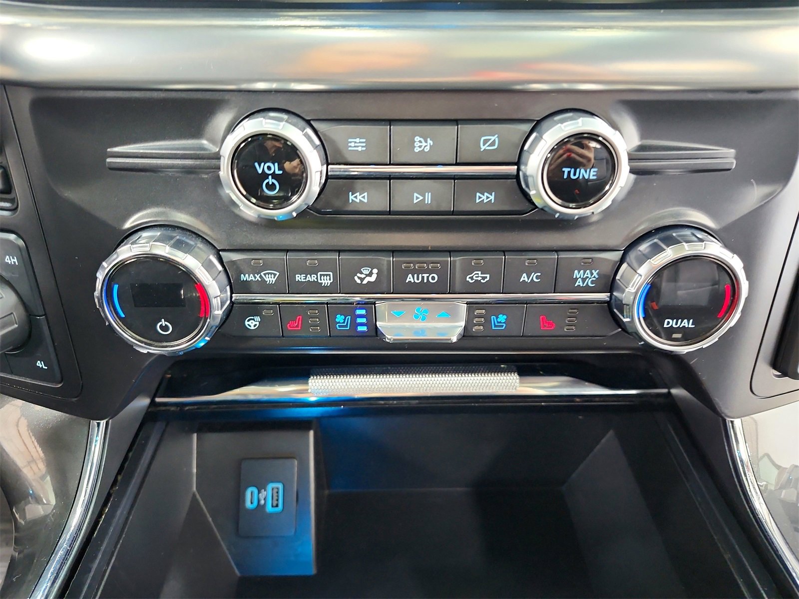 Used 2021 Ford F150 Lariat w/ Equipment Group 502A High image 34