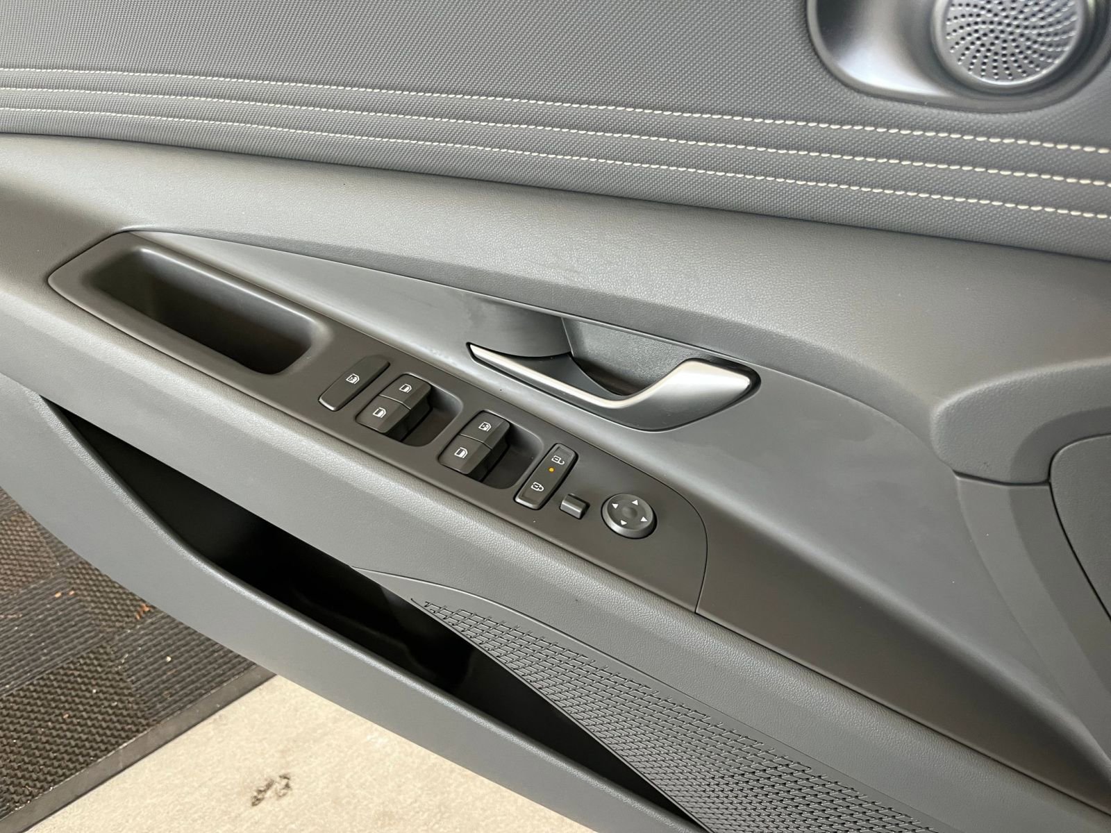 Used 2025 Hyundai Elantra SEL image 20