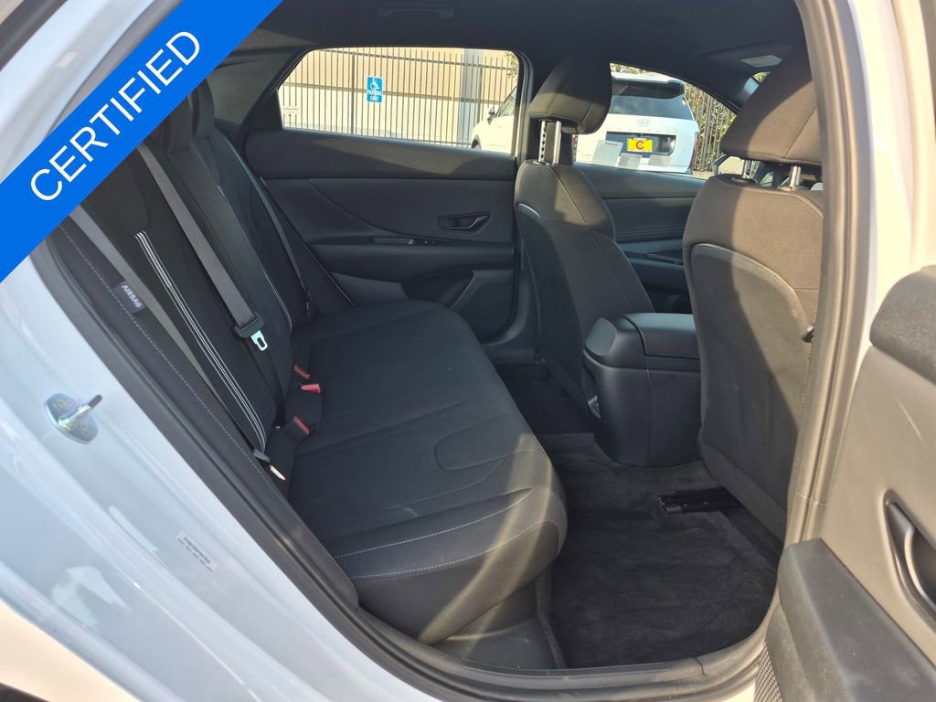 Used 2025 Hyundai Elantra SEL image 30