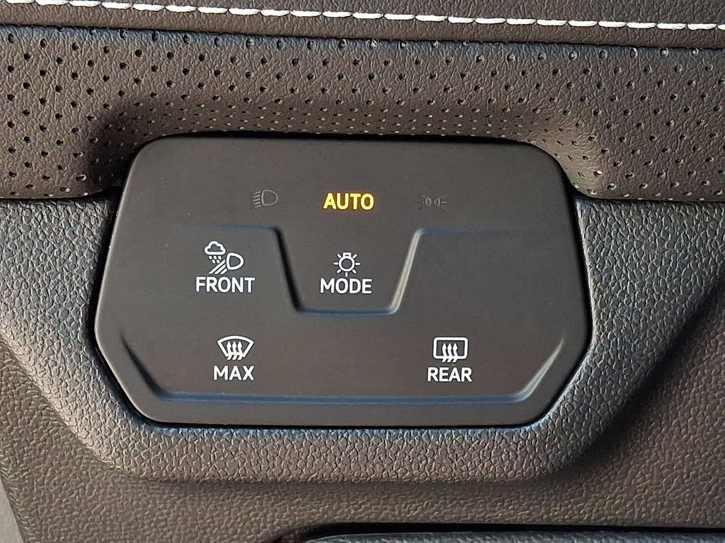 Used 2025 Volkswagen Atlas Cross Sport SE AWD/4WD image 26