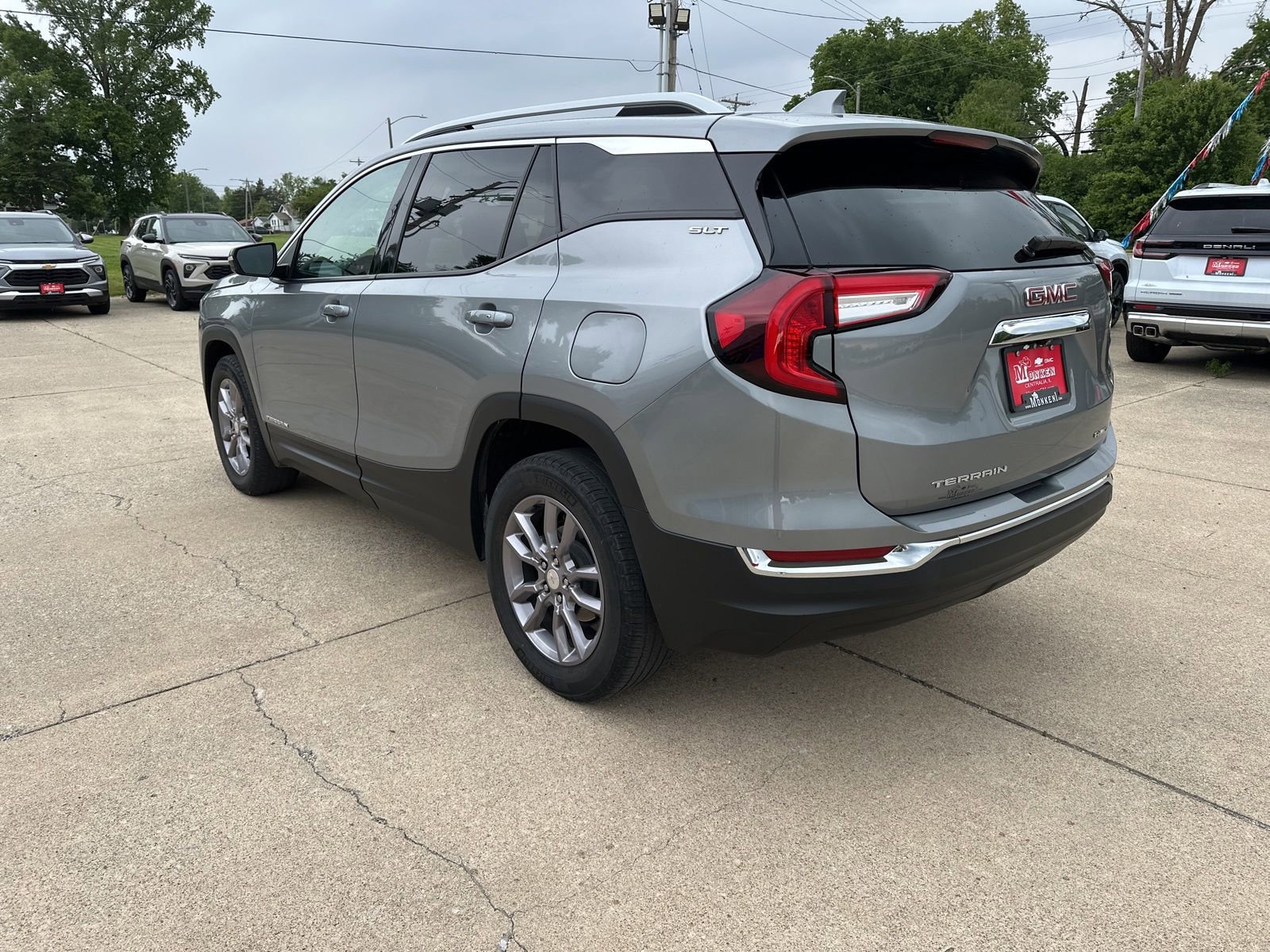 Used 2023 GMC Terrain SLT AWD/4WD image 5