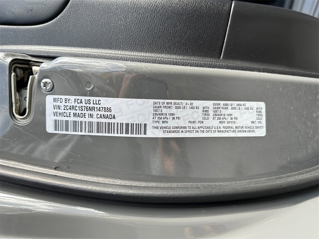 Used 2022 Chrysler Pacifica Limited w/ Uconnect Theater Family Group image 30