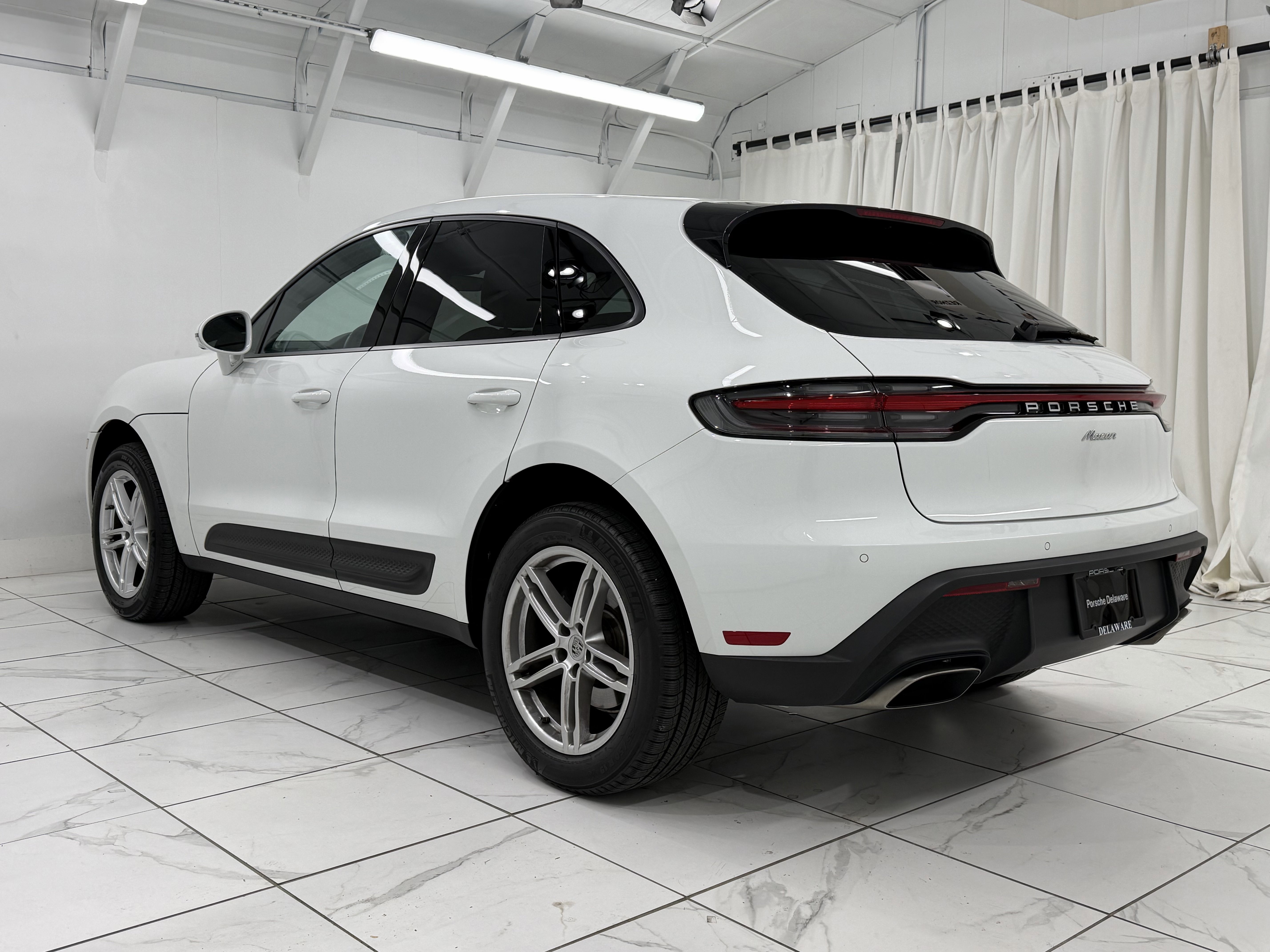Certified 2025 Porsche Macan image 3