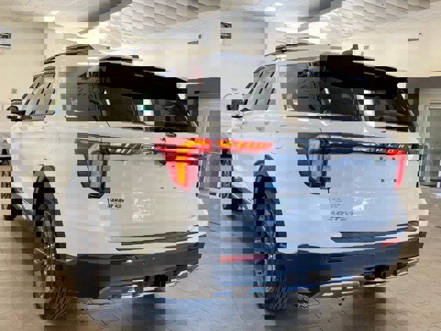 New 2025 Ford Explorer Active w/ Active Comfort Package image 12