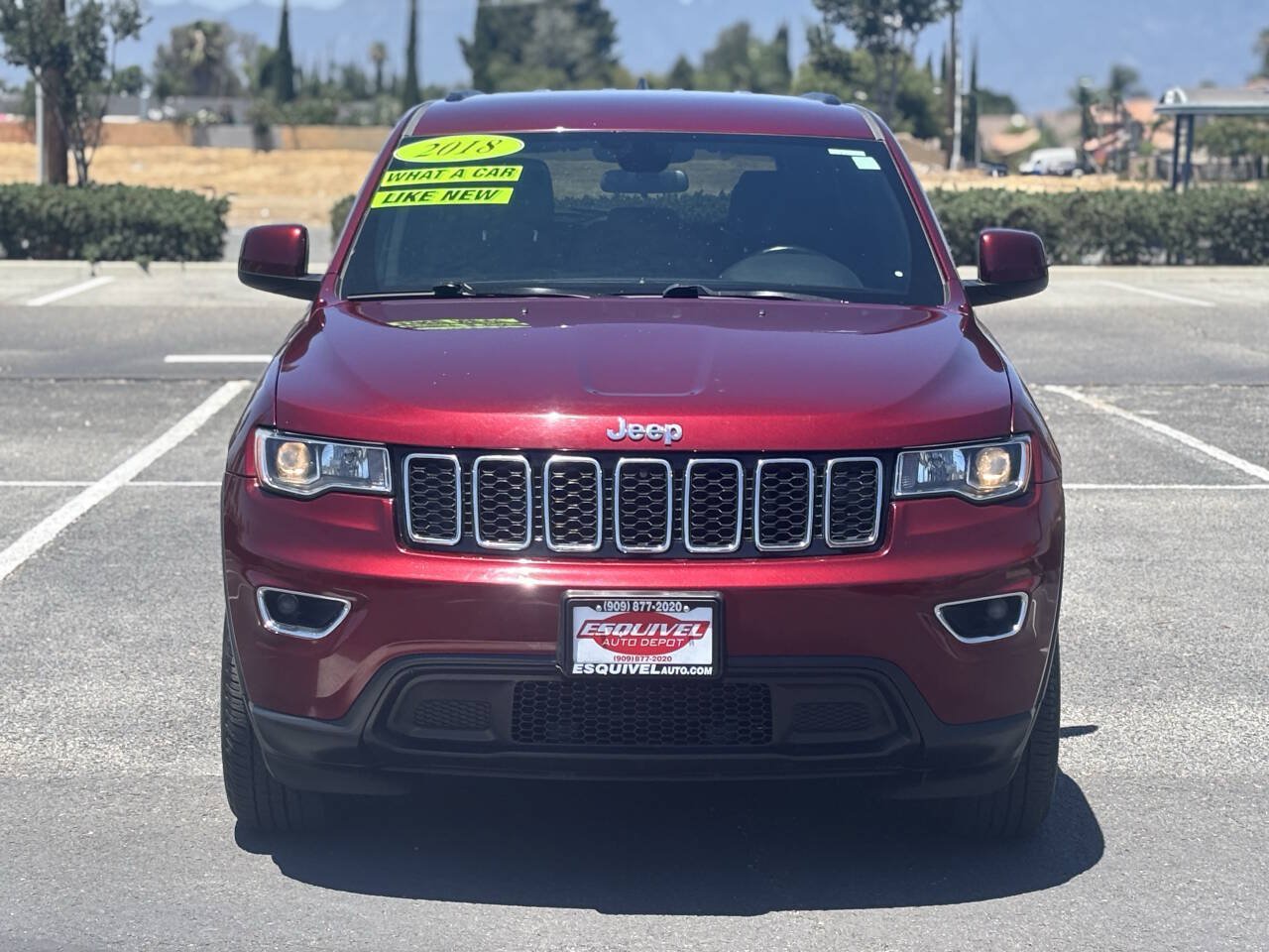 Used 2018 Jeep Grand Cherokee Laredo AWD/4WD image 3
