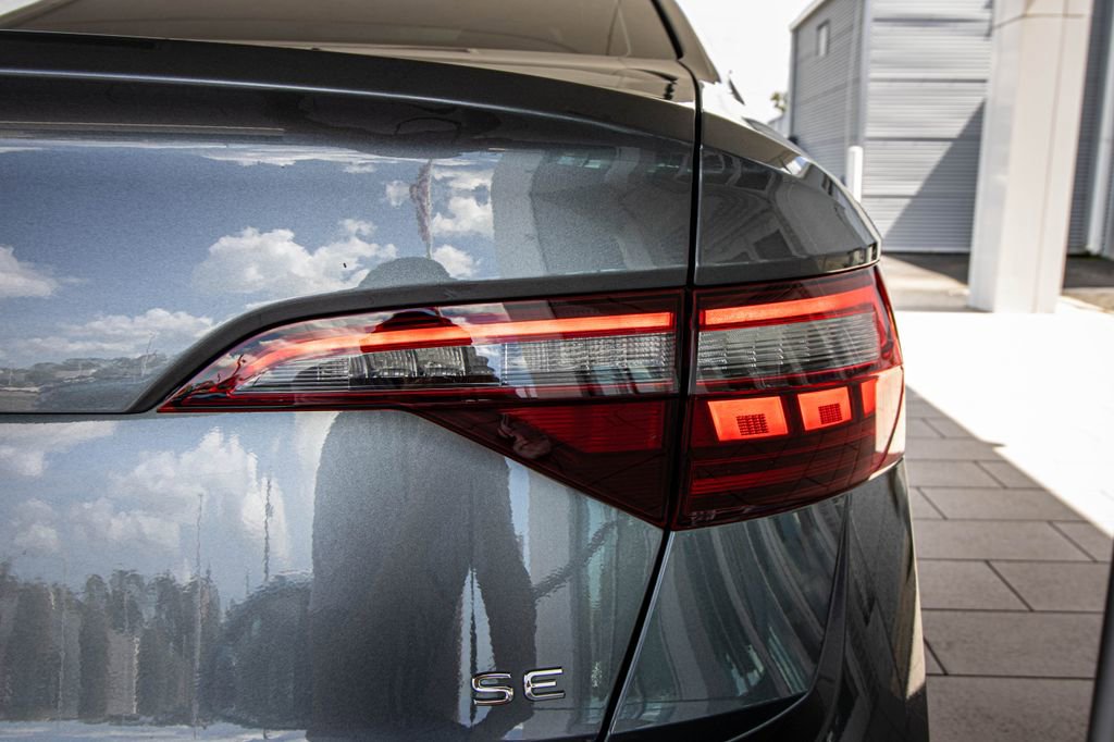 Certified 2022 Volkswagen Jetta SE image 13