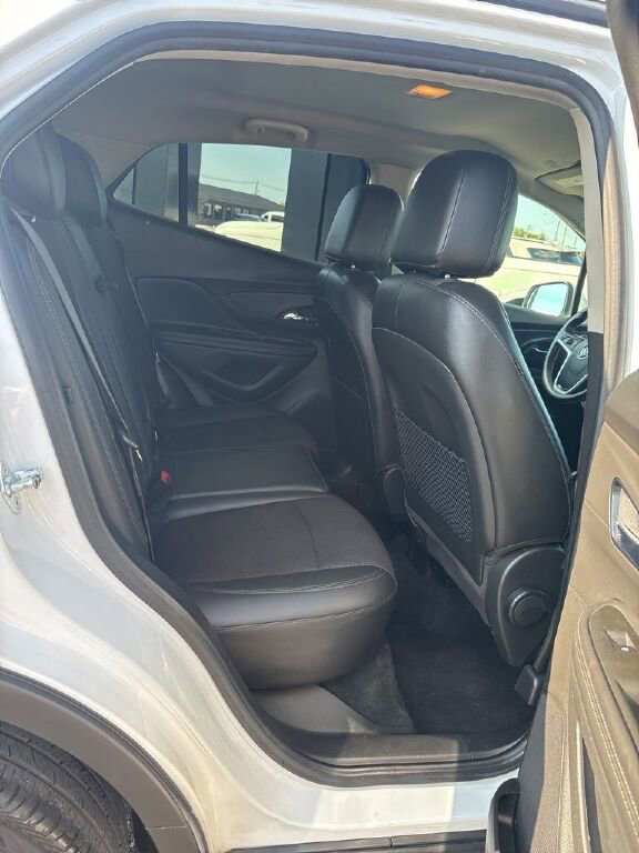 Used 2021 Buick Encore Preferred image 22
