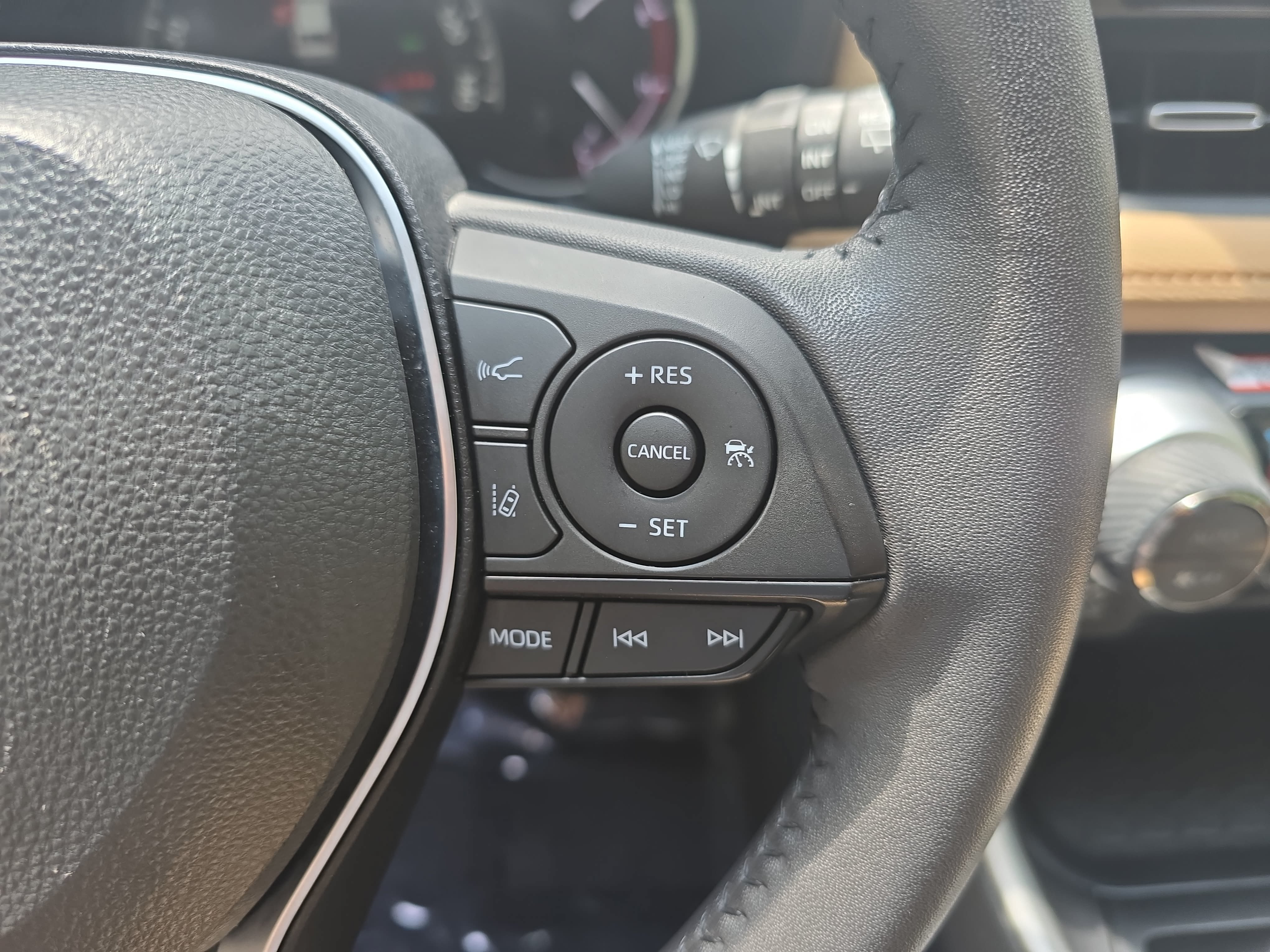 Used 2025 Toyota RAV4 XLE Premium FWD image 19