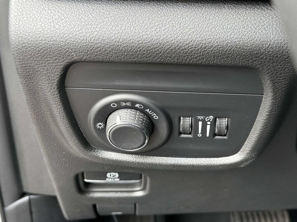 Used 2023 Jeep Grand Cherokee Altitude AWD/4WD image 26