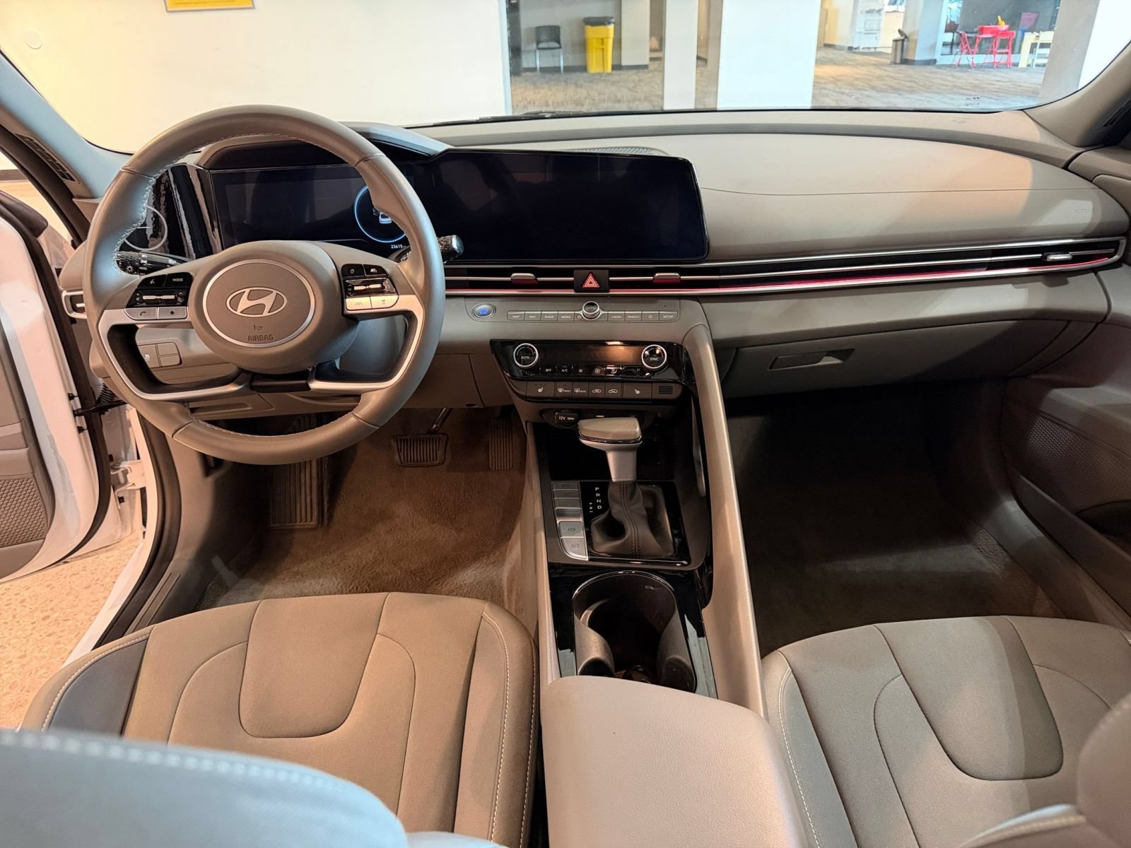 Used 2025 Hyundai Elantra SEL FWD image 34
