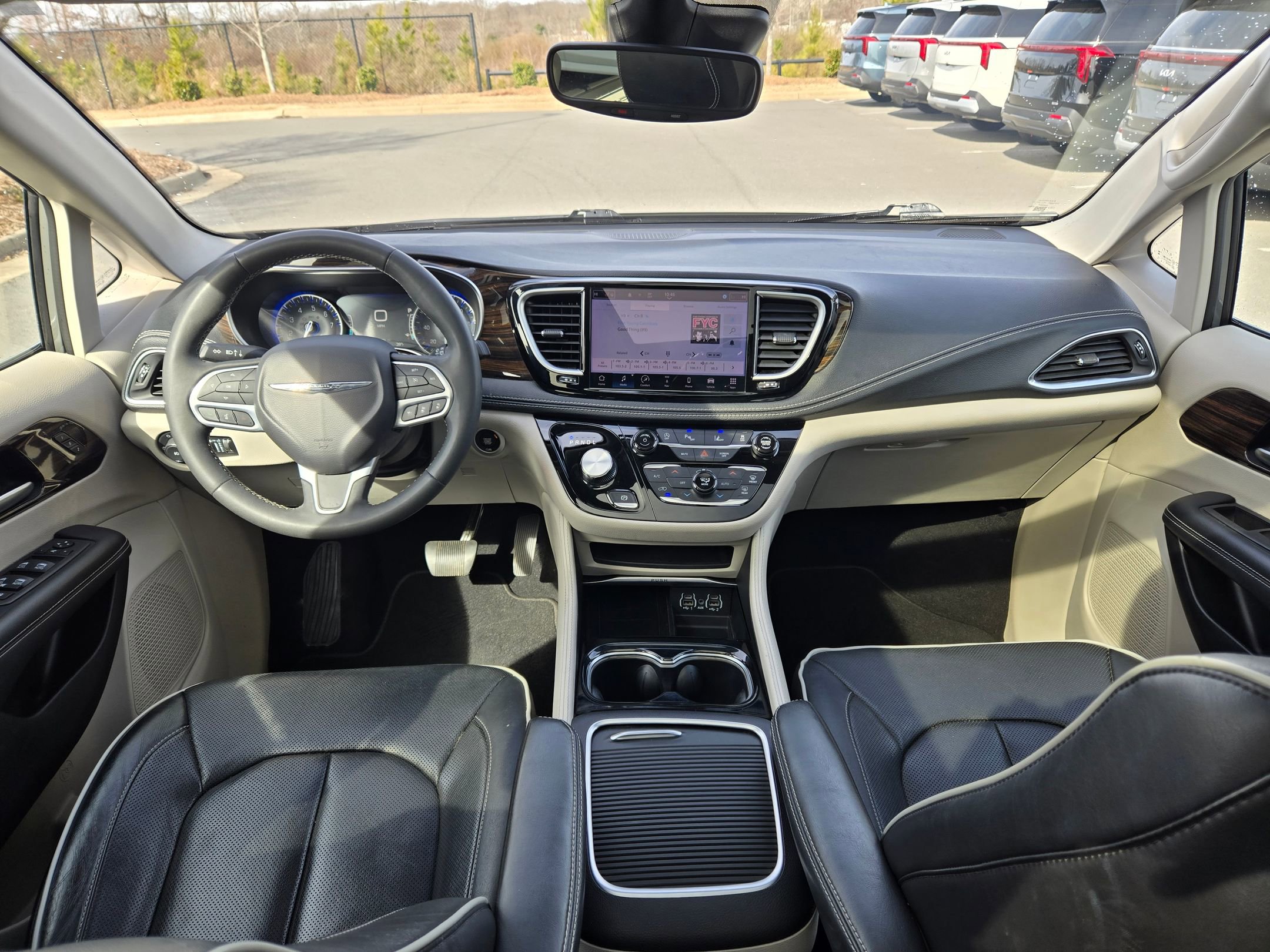 Used 2023 Chrysler Pacifica Limited image 10