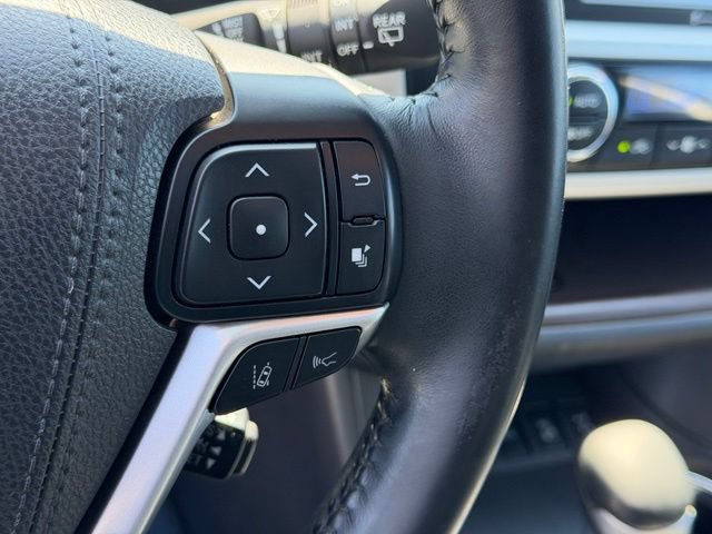 Used 2017 Toyota Highlander XLE AWD/4WD image 23