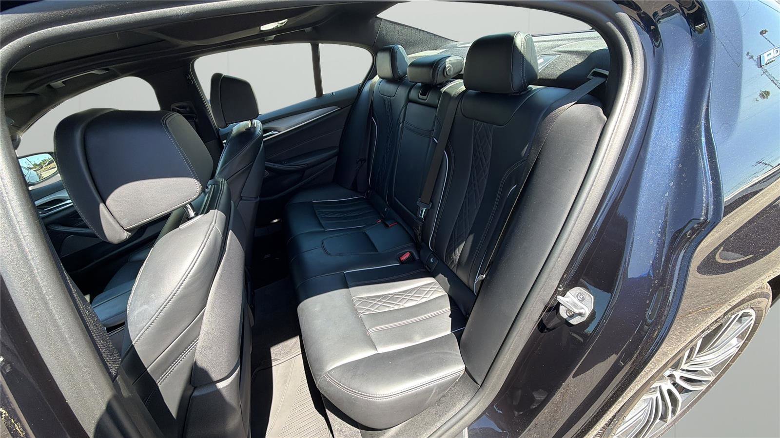 Used 2018 BMW 530e xDrive w/ M Sport Package 2 AWD/4WD image 11