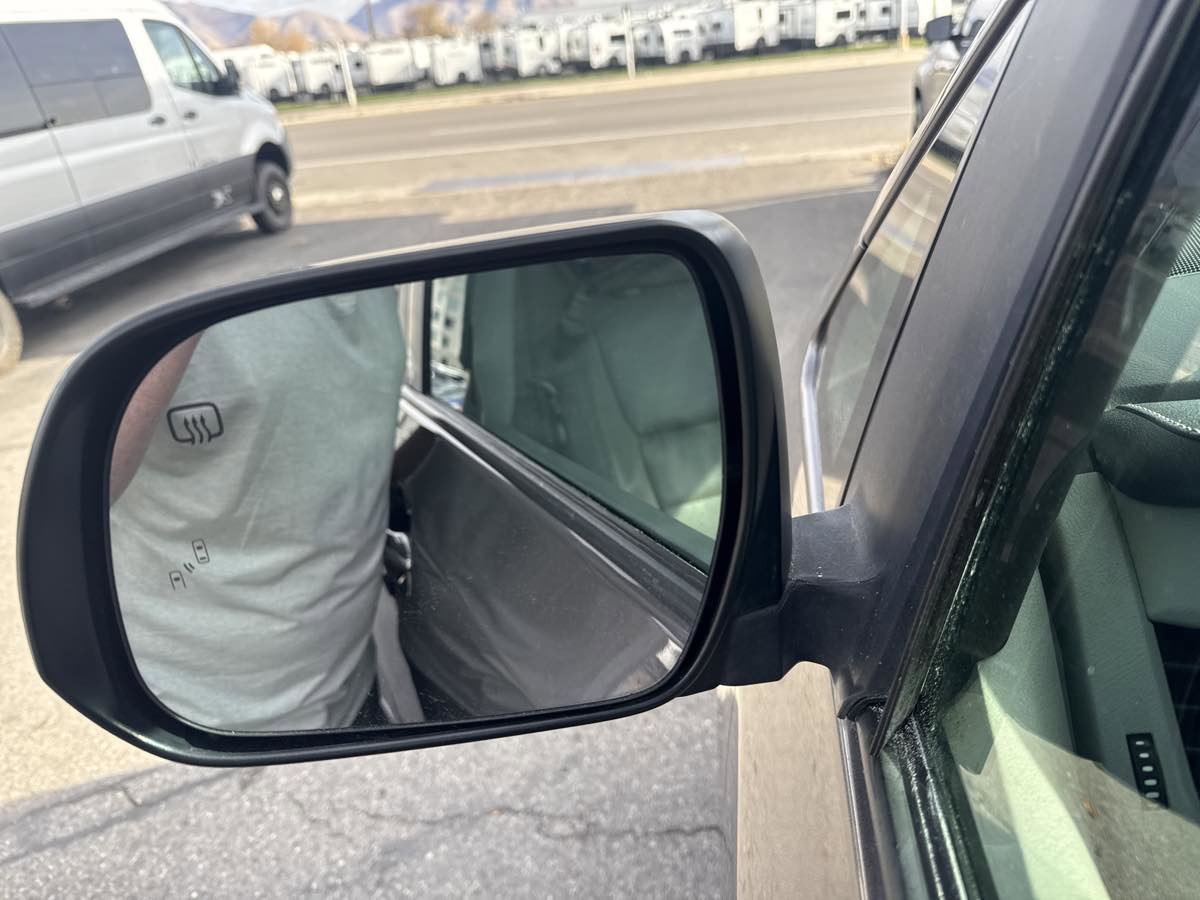 Used 2015 Toyota Sienna XLE image 12