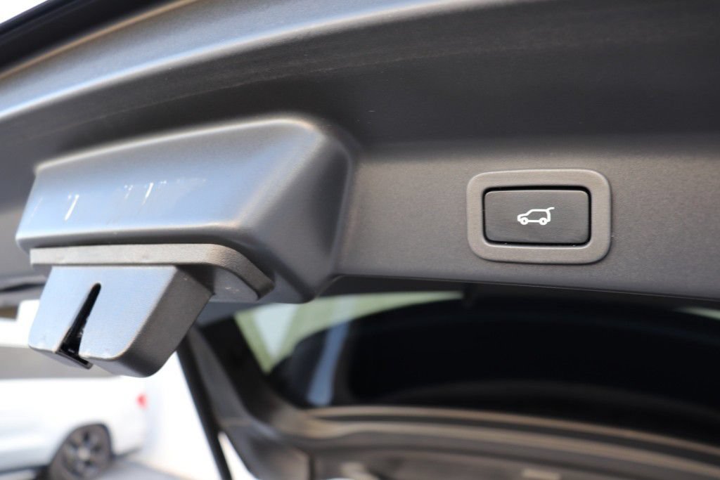 Used 2020 Jaguar F-PACE SVR AWD/4WD image 28