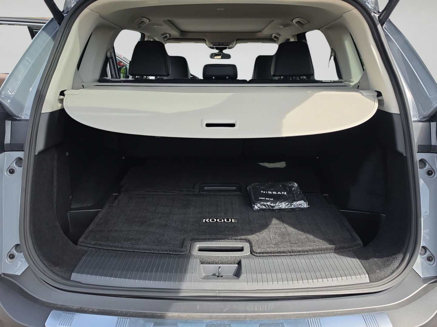 Used 2023 Nissan Rogue SL w/ SL Premium Package AWD/4WD image 16