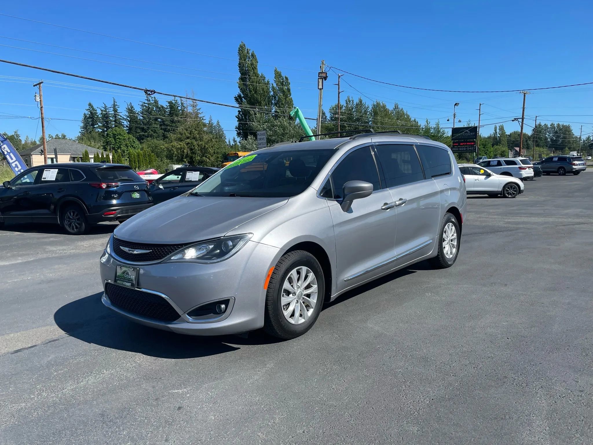 Used 2017 Chrysler Pacifica Touring-L FWD image 5