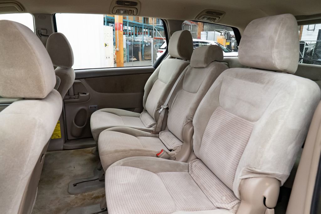Used 2010 Toyota Sienna CE FWD image 18