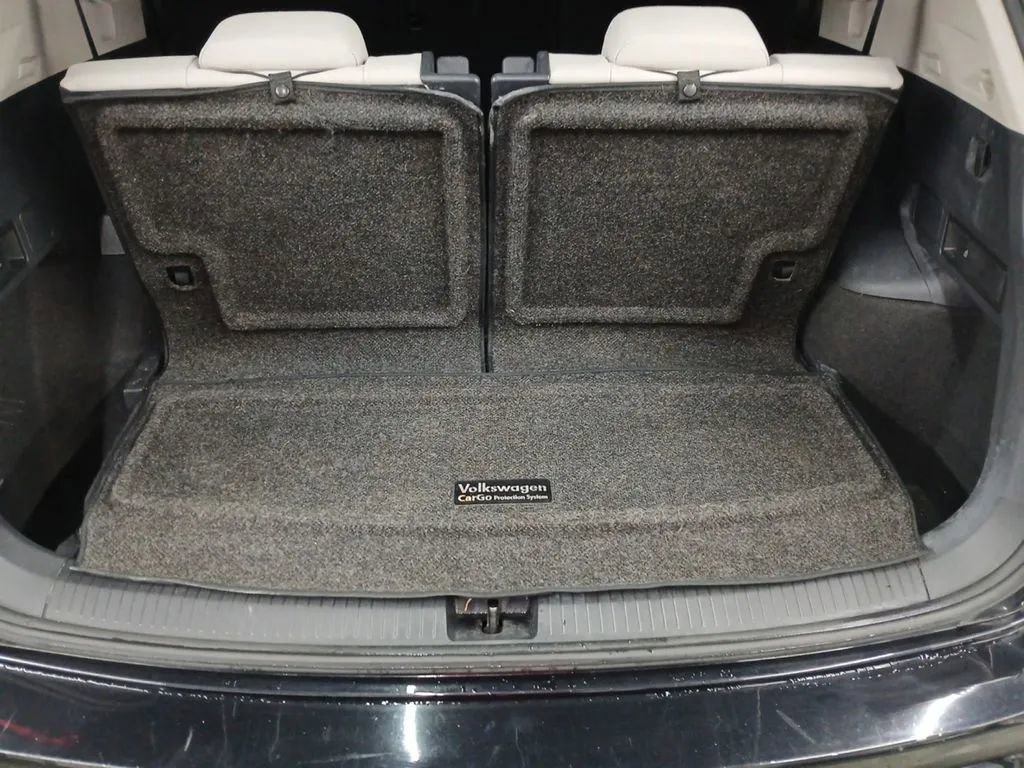 Used 2020 Volkswagen Tiguan SE w/ Panoramic Sunroof Package FWD image 19