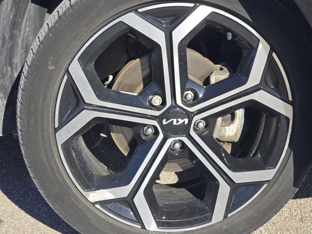 Used 2023 Kia Niro EX Touring image 10