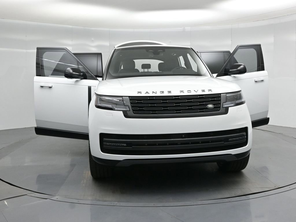 Used 2025 Land Rover Range Rover SE image 28