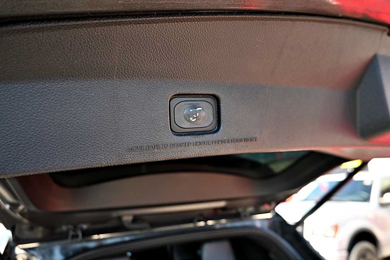 Used 2017 Ford Explorer XLT FWD image 9
