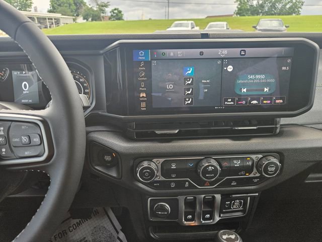 Used 2025 Jeep Wrangler Sport AWD/4WD image 17