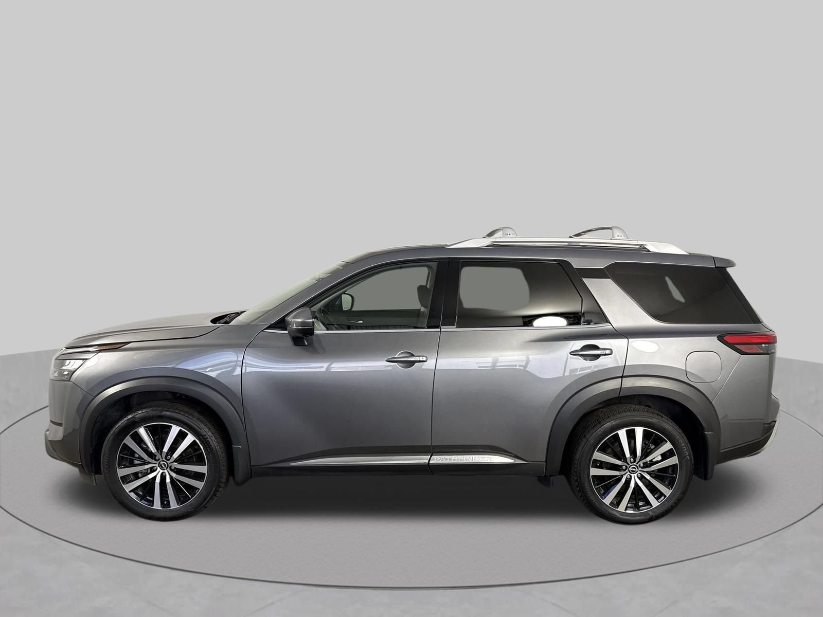 Certified 2025 Nissan Pathfinder Platinum w/ Cargo Package AWD/4WD image 32
