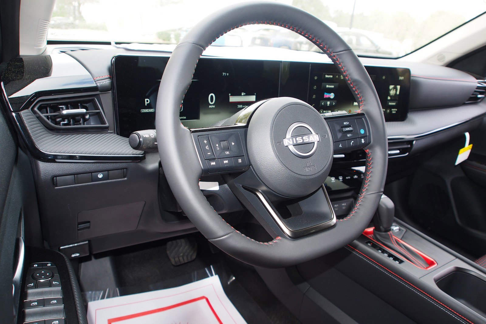 Used 2025 Nissan Kicks SR image 14