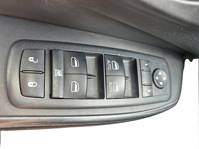 Used 2014 Jeep Cherokee Trailhawk w/ Comfort/Convenience Group AWD/4WD image 43